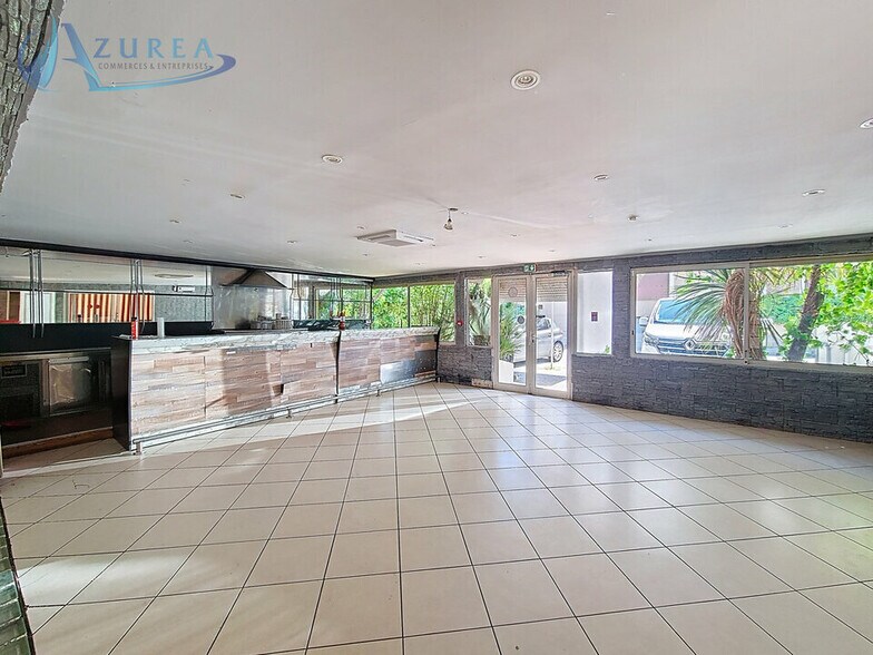 Retail in Cagnes-sur-Mer for sale - Interior Photo - Image 2 of 12