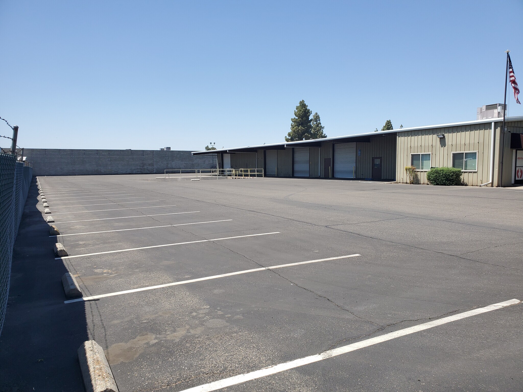 2705 N Larkin Ave, Fresno, CA à vendre Photo du bâtiment- Image 1 de 1