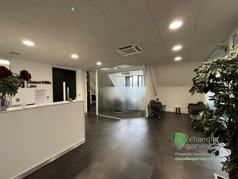 5 Hill Ave, Amersham for lease - Building Photo - Image 2 of 13