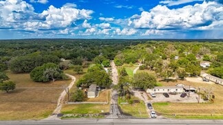 Plus de détails pour 102 Oak Ridge Dr, Floresville, TX - Spécialité à vendre