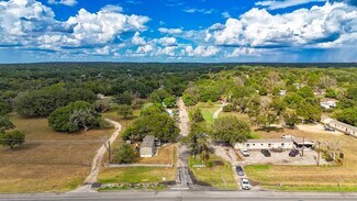 Plus de détails pour 102 Oak Ridge Dr, Floresville, TX - Spécialité à vendre