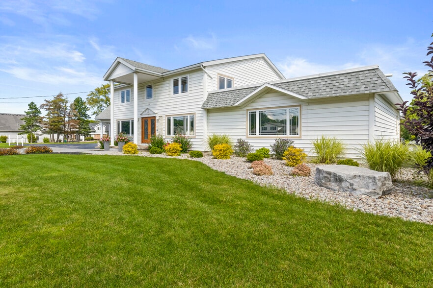 1118 Long Pond Rd, Rochester, NY à vendre - Photo du bâtiment - Image 2 de 4