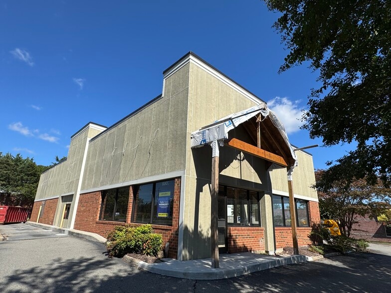 8801 Staples Mill Rd, Richmond, VA à louer - Photo du bâtiment - Image 2 de 5