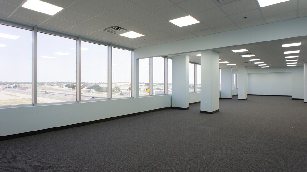 1220 W Trinity Mills Rd, Carrollton, TX à louer - Photo intérieure - Image 2 de 25