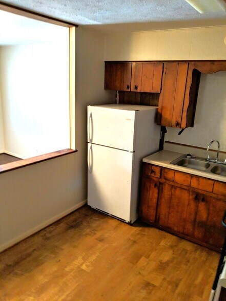 Three Apartment Portfolio portefeuille de 3 propriétés à vendre sur LoopNet.ca - Photo du bâtiment - Image 3 de 5