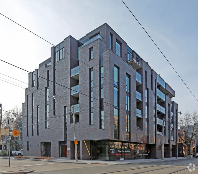1075 Queen St E, Toronto, ON for lease - Building Photo - Image 2 of 4