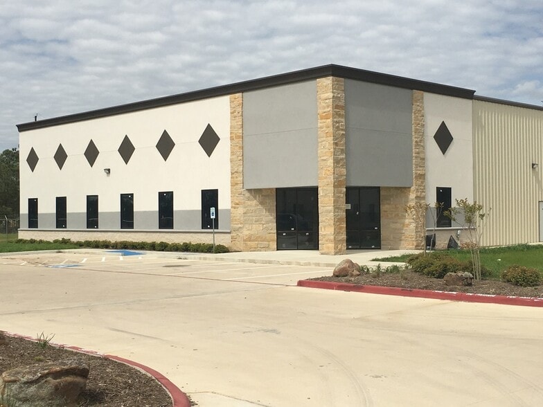 2038 S Houston Ave, Humble, TX for lease - Building Photo - Image 1 of 5