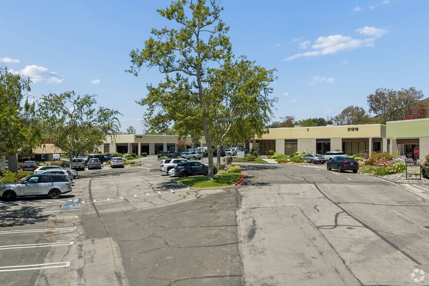 31304-31348 Via Colinas, Westlake Village, CA à louer - Photo du bâtiment - Image 3 de 17