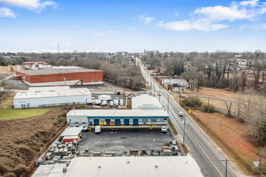 812 Dr Martin Luther King Jr Way, Gastonia, NC à vendre - Aérien - Image 2 de 9