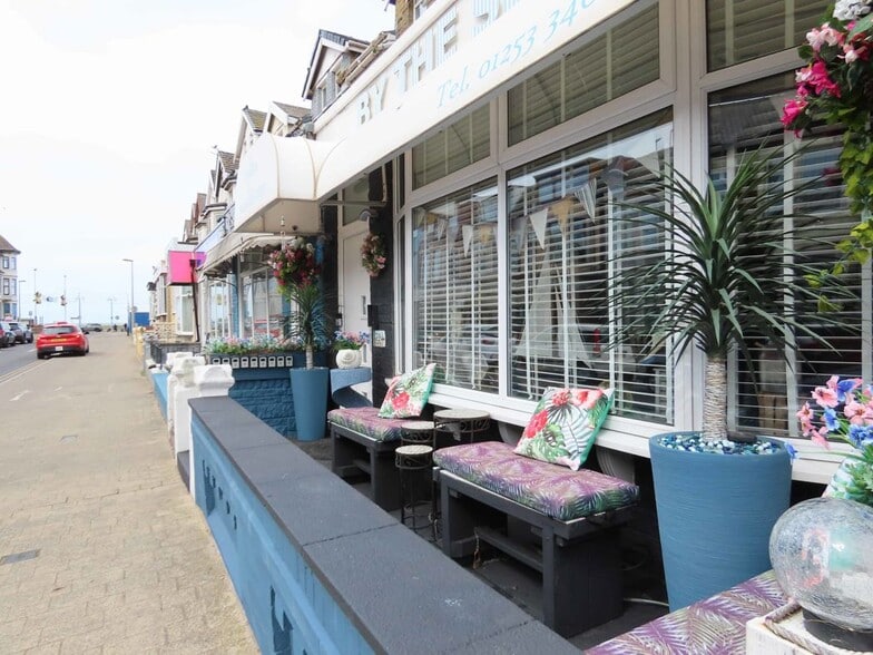 22 St. Chads Rd, Blackpool à vendre - Photo du bâtiment - Image 2 de 6