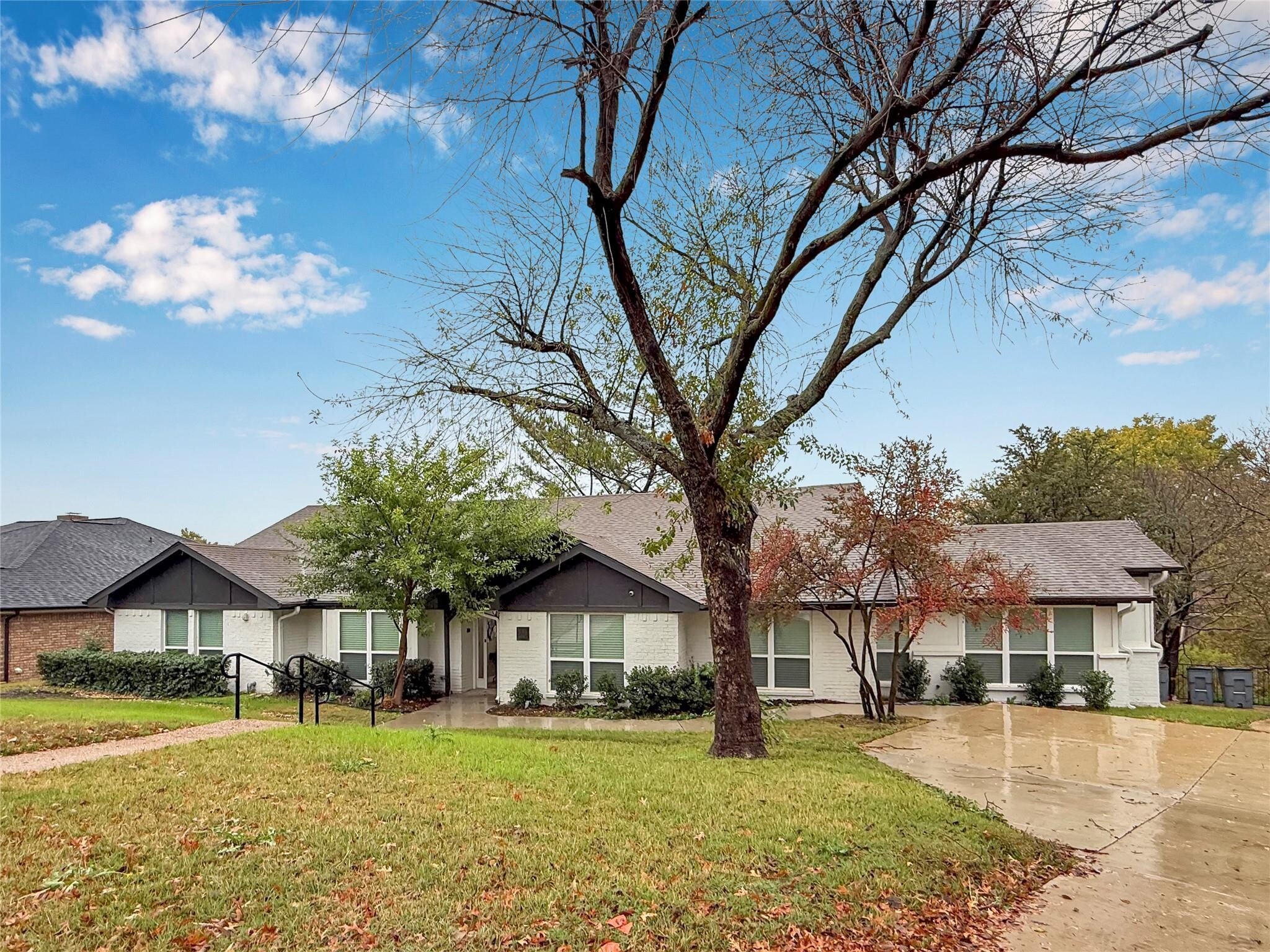261 Oak Hill Dr, Roanoke, TX for sale Primary Photo- Image 1 of 2