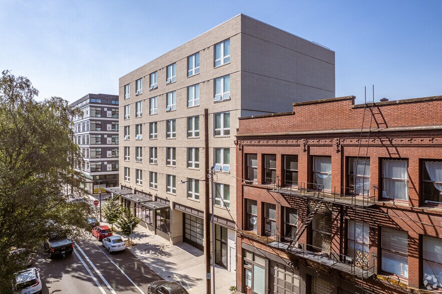 1611 NW Marshall St, Portland, OR à louer - Photo du bâtiment - Image 2 de 29