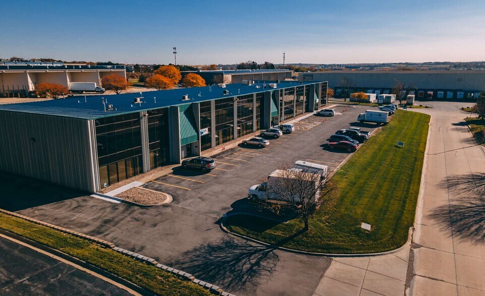 7001-7011 S 109th St, La Vista, NE à louer - Photo principale - Image 1 de 5