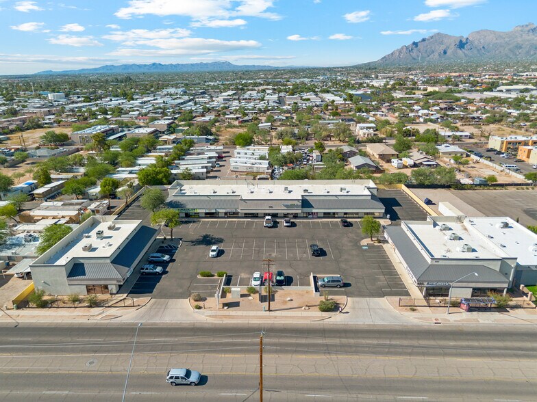 680-720 W Prince Rd, Tucson, AZ à louer - Photo du bâtiment - Image 2 de 11
