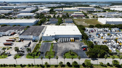 12950 NW South River Dr, Miami, FL à louer Photo du bâtiment- Image 2 de 3