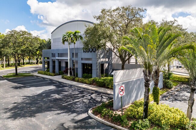 More details for 13800 NW 2nd St, Sunrise, FL - Industrial for Lease
