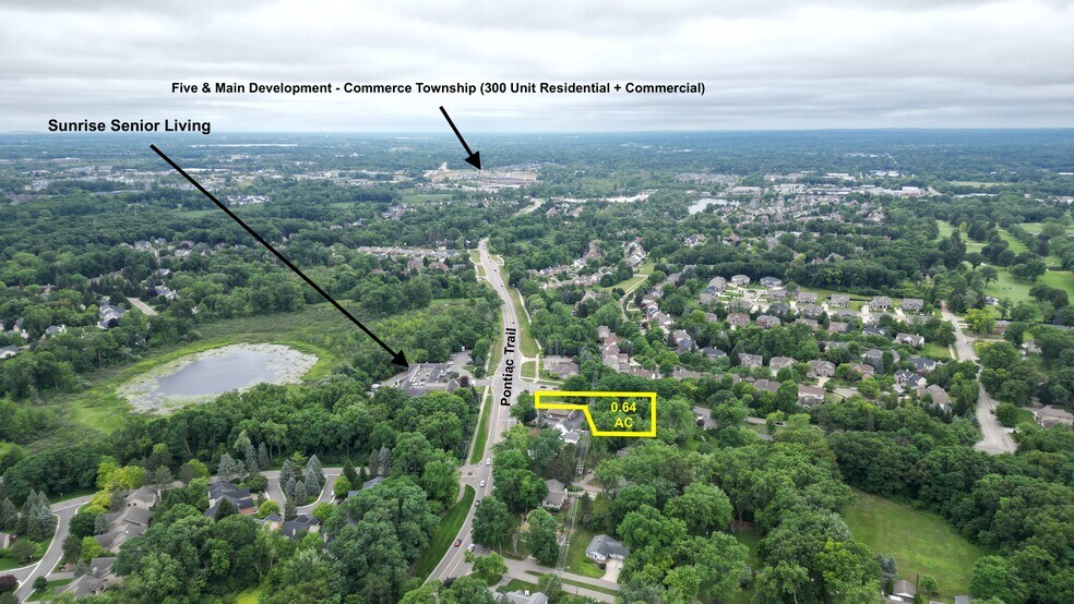 Pontiac Trail, West Bloomfield, MI à vendre - Photo du bâtiment - Image 3 de 24