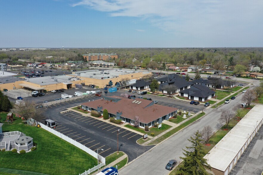 17524 E Carriageway Dr, Hazel Crest, IL à louer - Photo du bâtiment - Image 2 de 4