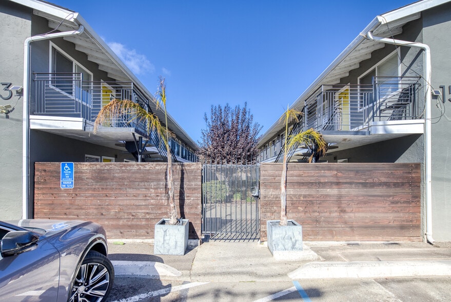 1523-1527 8th Ave, Oakland, CA for sale - Building Photo - Image 3 of 14