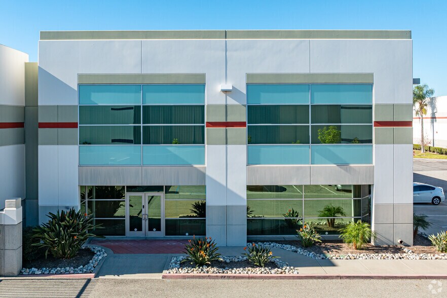 1999 Campus Ave, Ontario, CA à vendre - Photo du bâtiment - Image 2 de 6