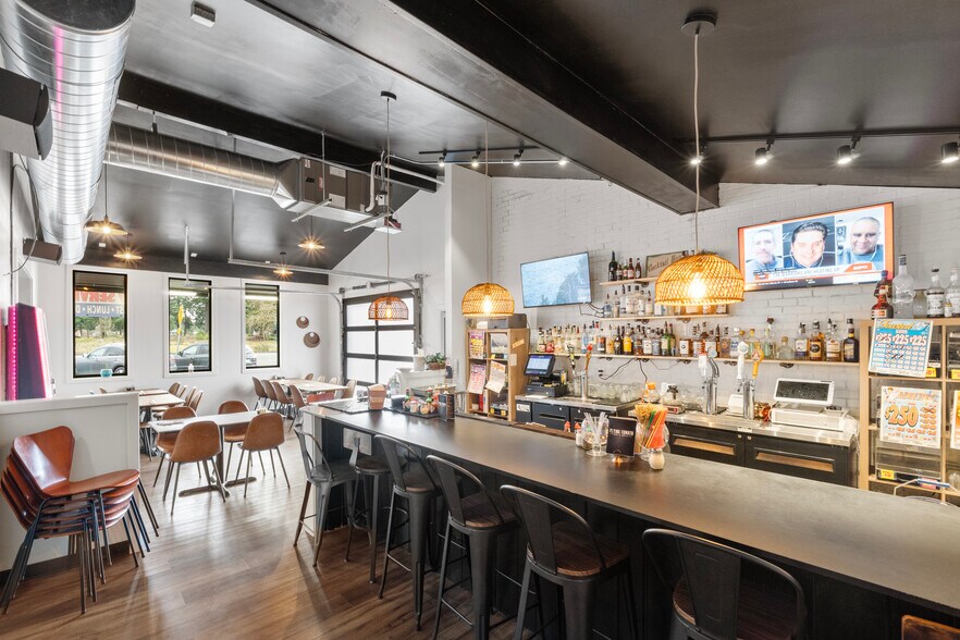 17106 Pacific Ave, Spanaway, WA à vendre - Photo intérieure - Image 2 de 9