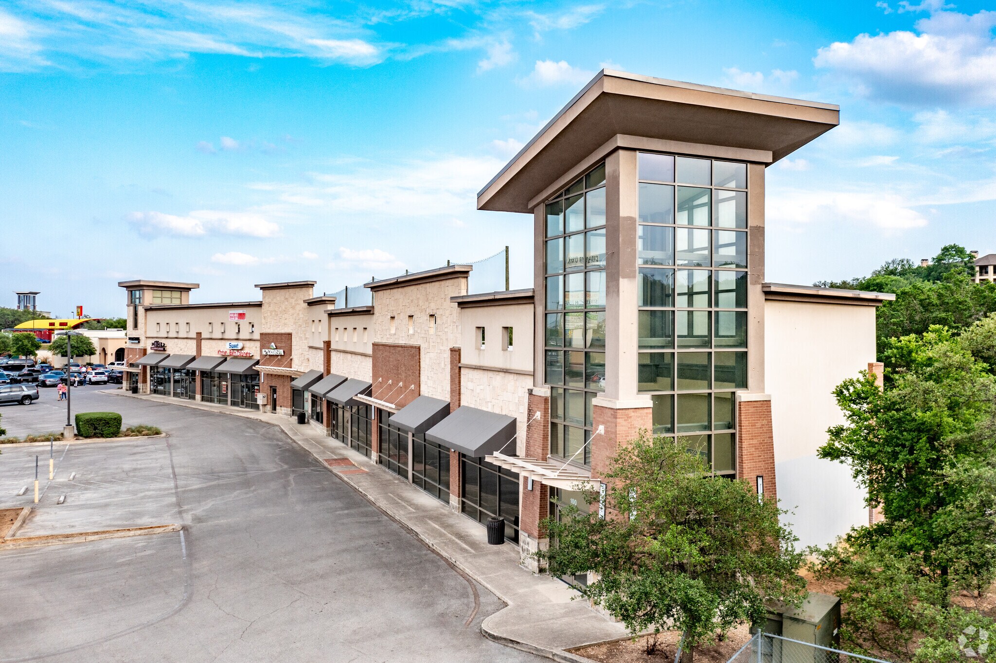 946 N Loop 1604 W, San Antonio, TX for lease Primary Photo- Image 1 of 4