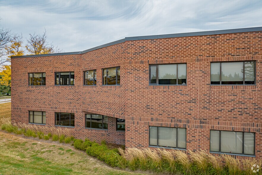 370 Speedvale Ave W, Guelph, ON à louer - Photo du bâtiment - Image 3 de 8