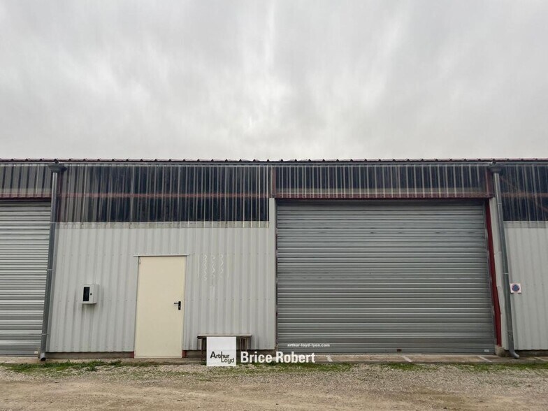 Flex dans Lissieu à louer - Photo du bâtiment - Image 1 de 3