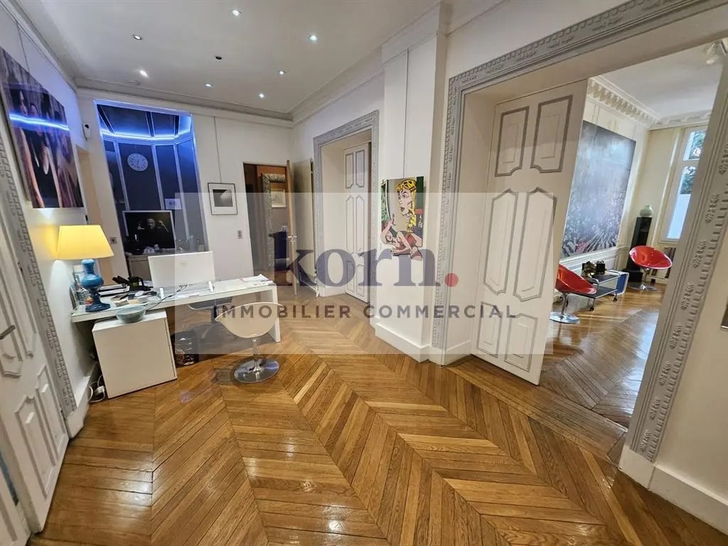 Immeuble residentiel dans Paris à vendre Photo intérieure- Image 1 de 9