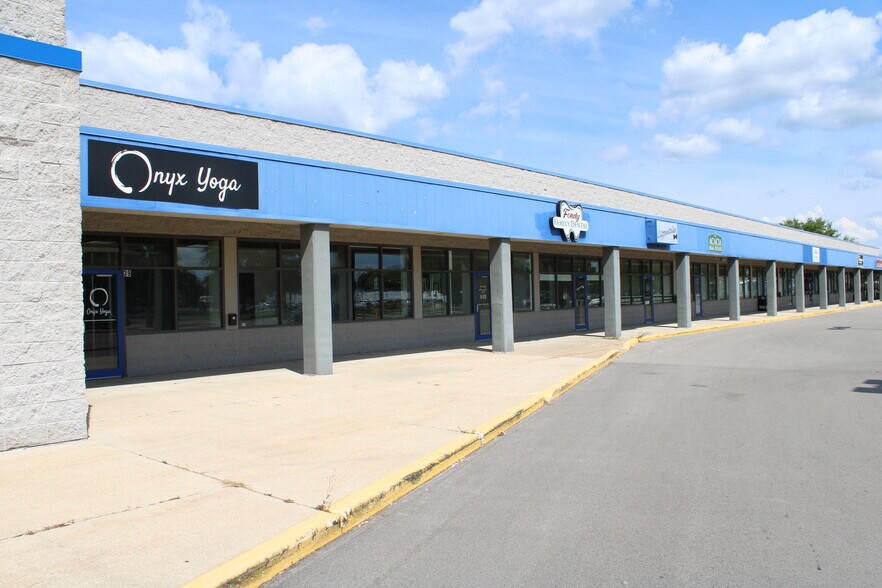 7-75 W Scott St, Fond Du Lac, WI à vendre - Photo du bâtiment - Image 2 de 5