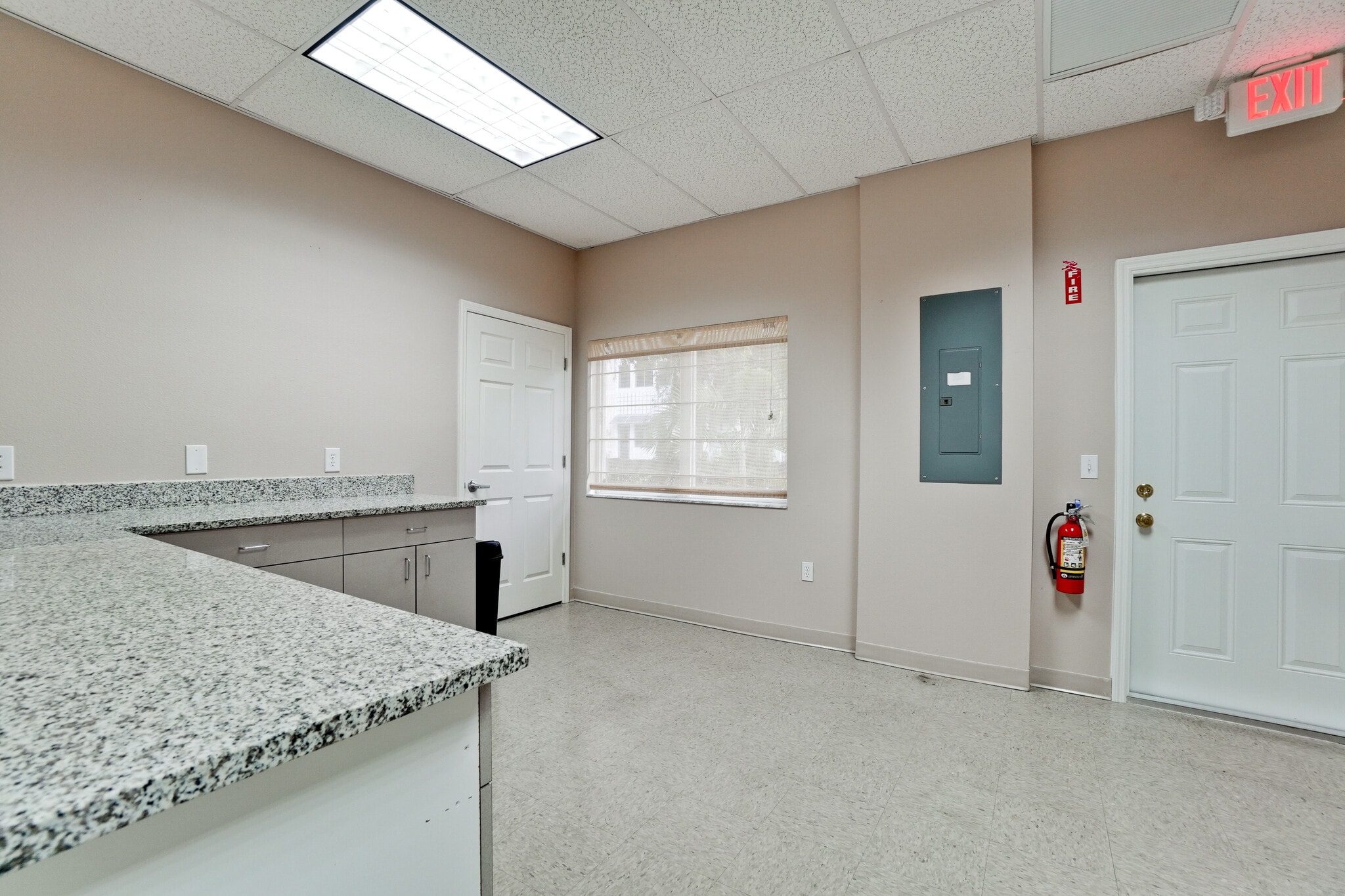 2940 University Pky, Sarasota, FL à louer Photo intérieure- Image 1 de 14