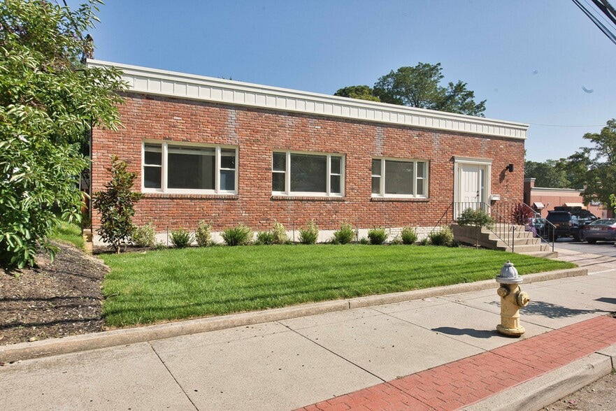 121 Pulaski Rd, Kings Park, NY for lease - Building Photo - Image 2 of 14