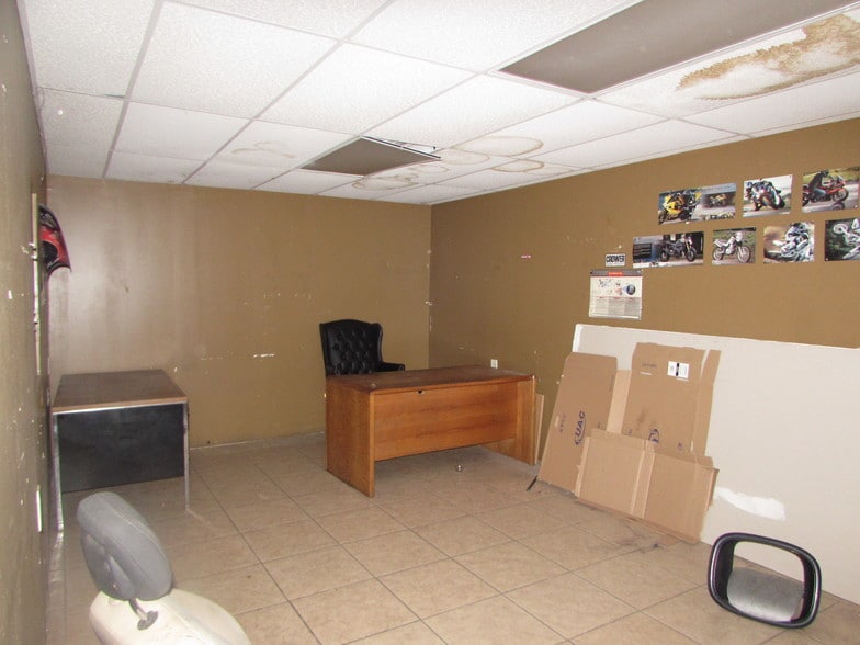 410-412 Elwood Rd, Irving, TX for lease - Interior Photo - Image 3 of 9
