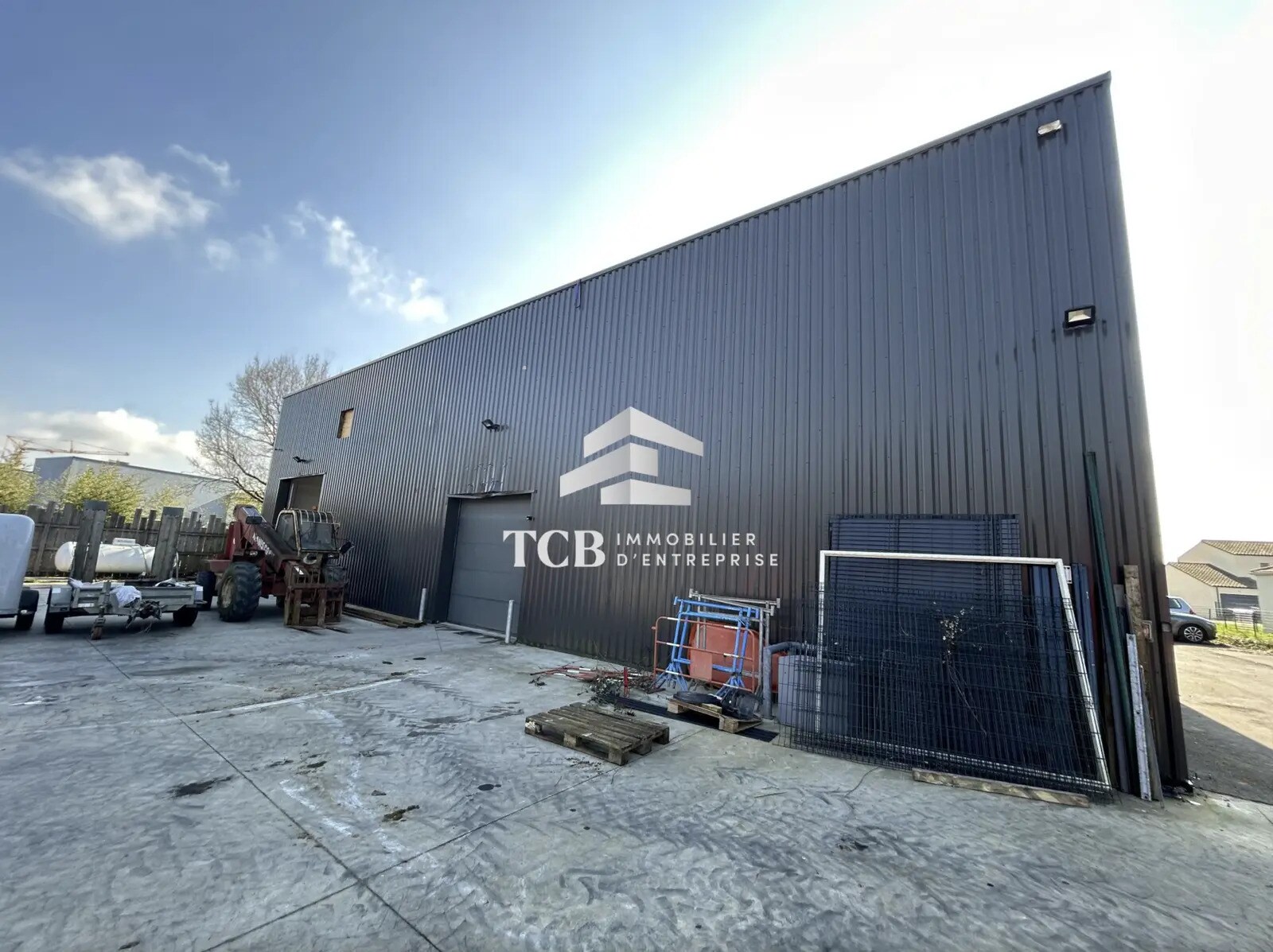 Flex dans Les Sorinières à louer Photo du bâtiment- Image 1 de 7