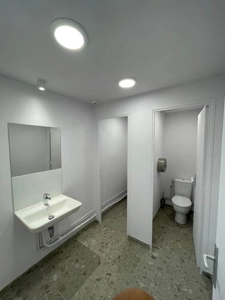 15 Boulevard Gay Lussac, Marseille for lease - Interior Photo - Image 3 of 5