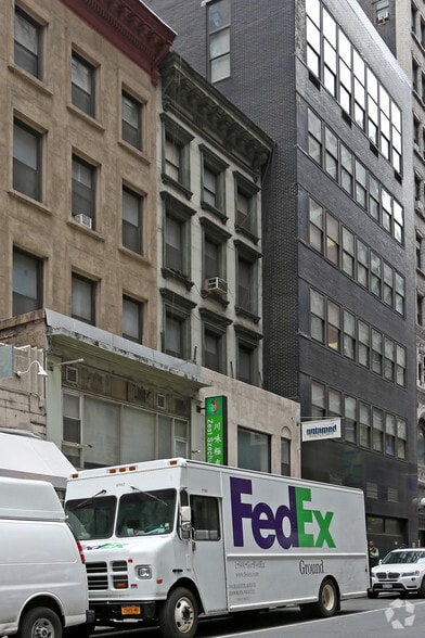 43 W 39th St, New York, NY for lease - Building Photo - Image 2 of 3