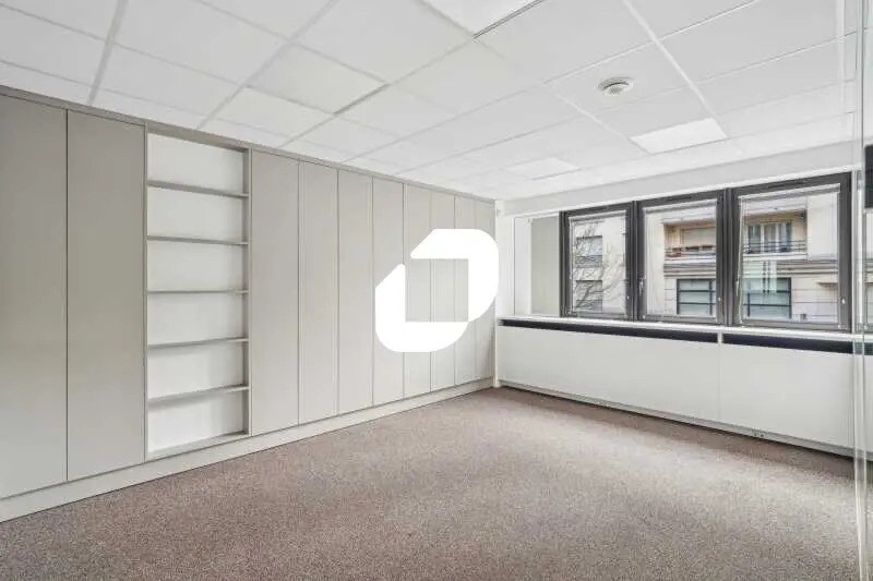 Office in Montrouge for lease - Building Photo - Image 3 of 25