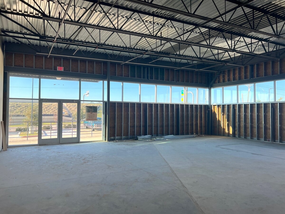 4116 State Highway 121, Carrollton, TX 75010 - Unité 100 -  - Photo intérieure - Image 1 of 9