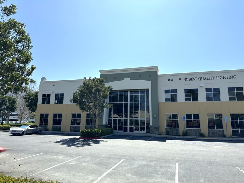 4720-4790 Calle Carga, Camarillo, CA à vendre - Photo du bâtiment - Image 1 de 21