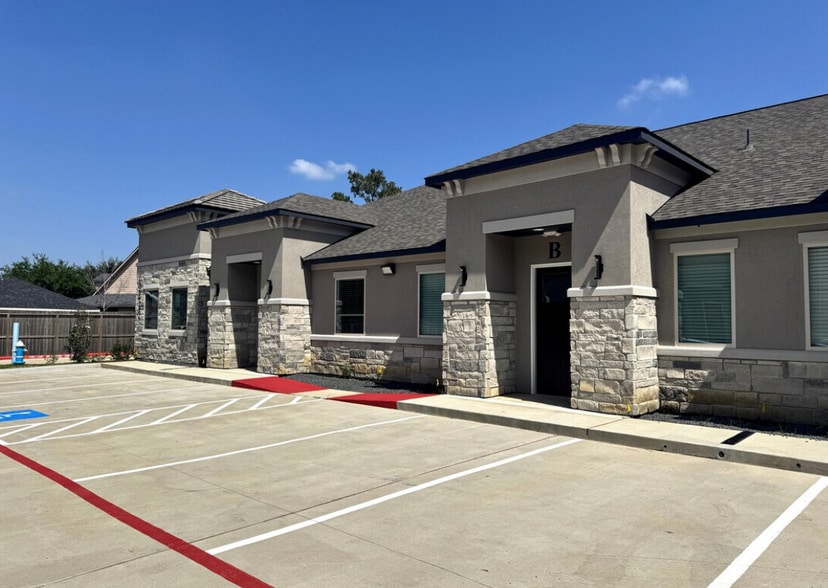 12410 Spring Cypress Rd, Tomball, TX for lease - Building Photo - Image 1 of 13