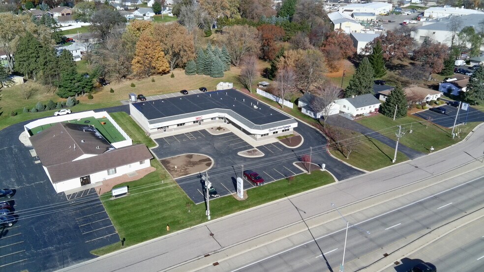 4407 Milton Ave, Janesville, WI à vendre - Photo du bâtiment - Image 3 de 15