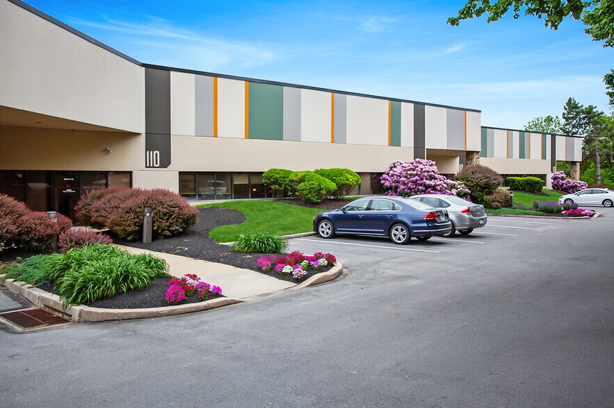 180 Gordon Dr, Exton, PA à louer - Photo du bâtiment - Image 2 de 8