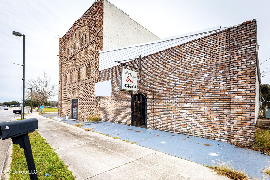 4914 Main St, Moss Point, MS for sale - Building Photo - Image 2 of 54