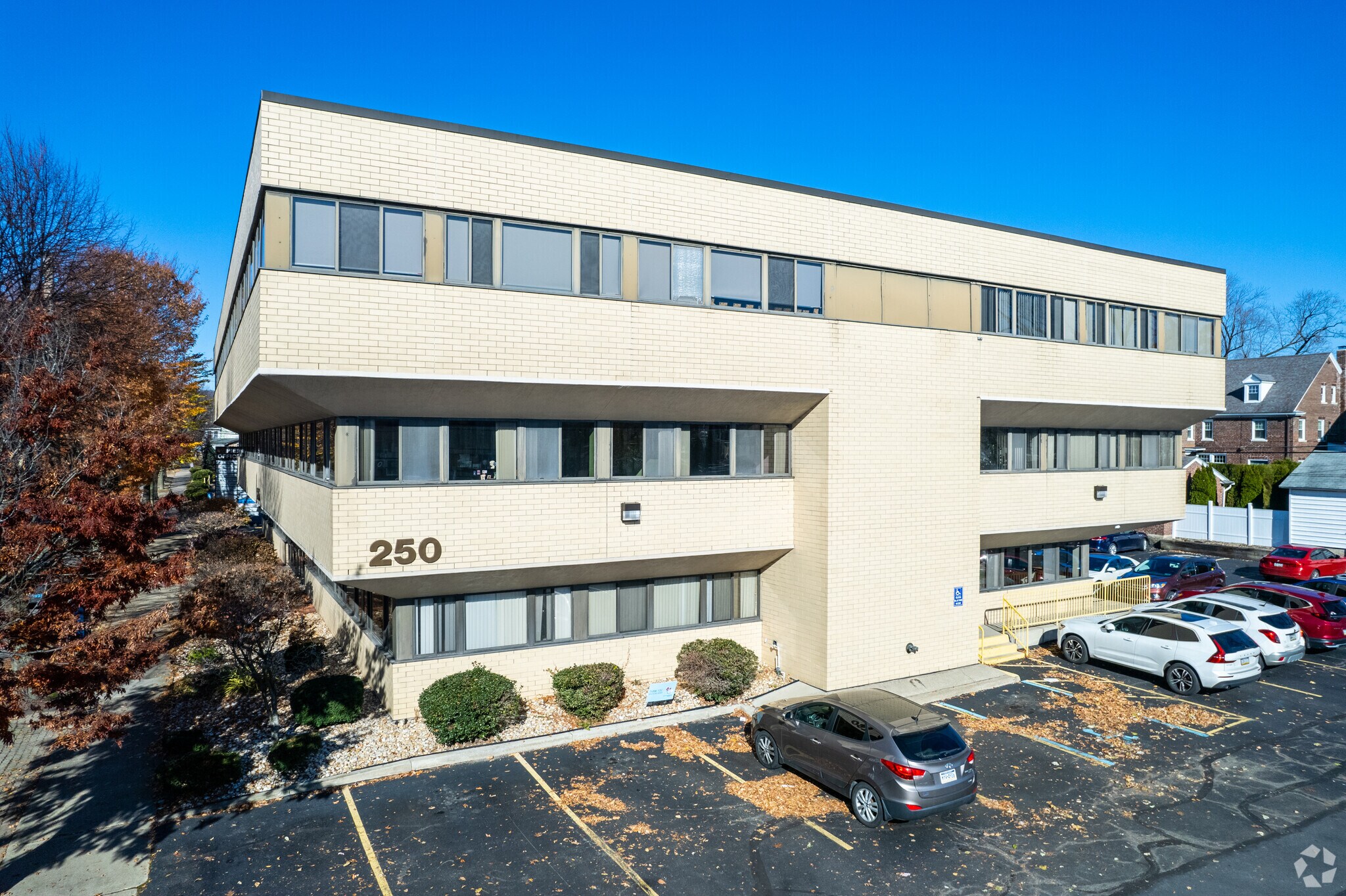 Five-Building Suburban Office Portfolio portefeuille de 5 propriétés à vendre sur LoopNet.ca Photo principale- Image 1 de 5