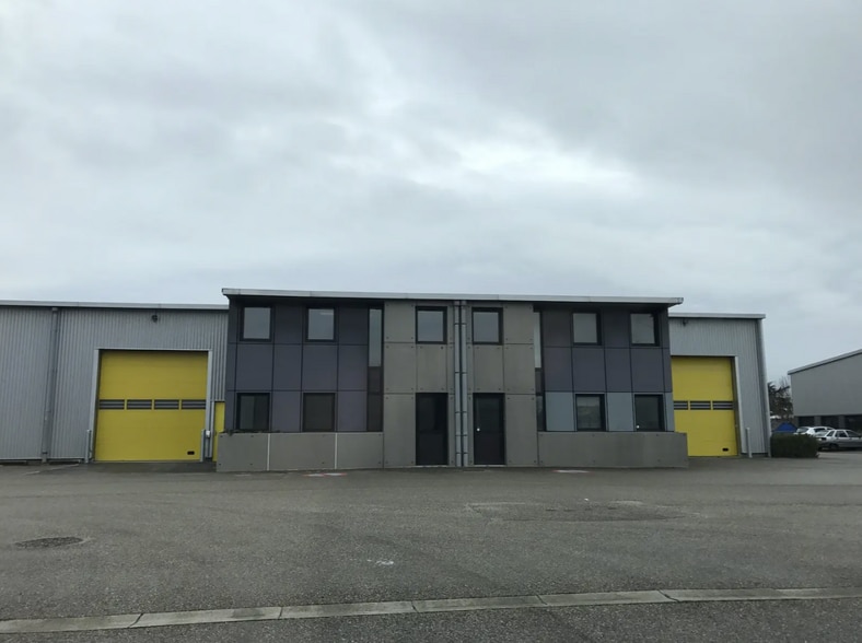 Flex in Vaulx-en-Velin for lease - Building Photo - Image 2 of 2