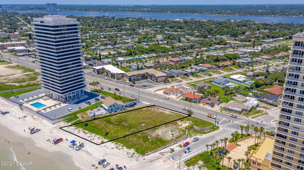 Atlantic, Daytona Beach, FL à vendre - Photo du bâtiment - Image 3 de 6