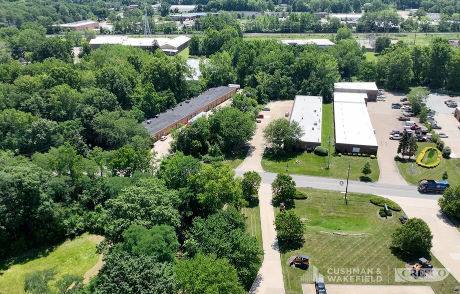 8760-8798 Tyler Blvd, Mentor, OH à vendre - Photo du bâtiment - Image 2 de 5