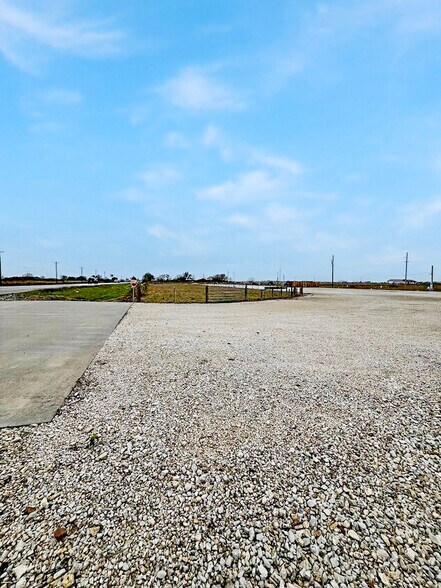 22014 State Highway 35 S, Palacios, TX à vendre - Photo du bâtiment - Image 2 de 8