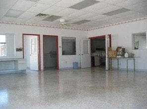 1102 S Collins St, Plant City, FL for lease Interior Photo- Image 2 of 2
