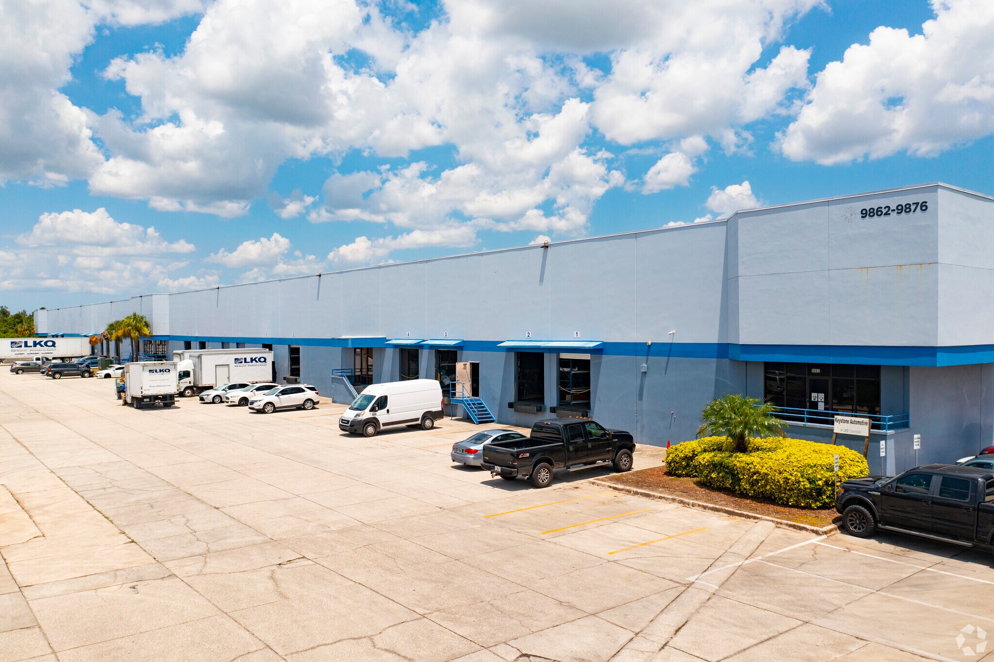 9862-9876 Currie Davis Dr, Tampa, FL for lease Primary Photo- Image 1 of 5